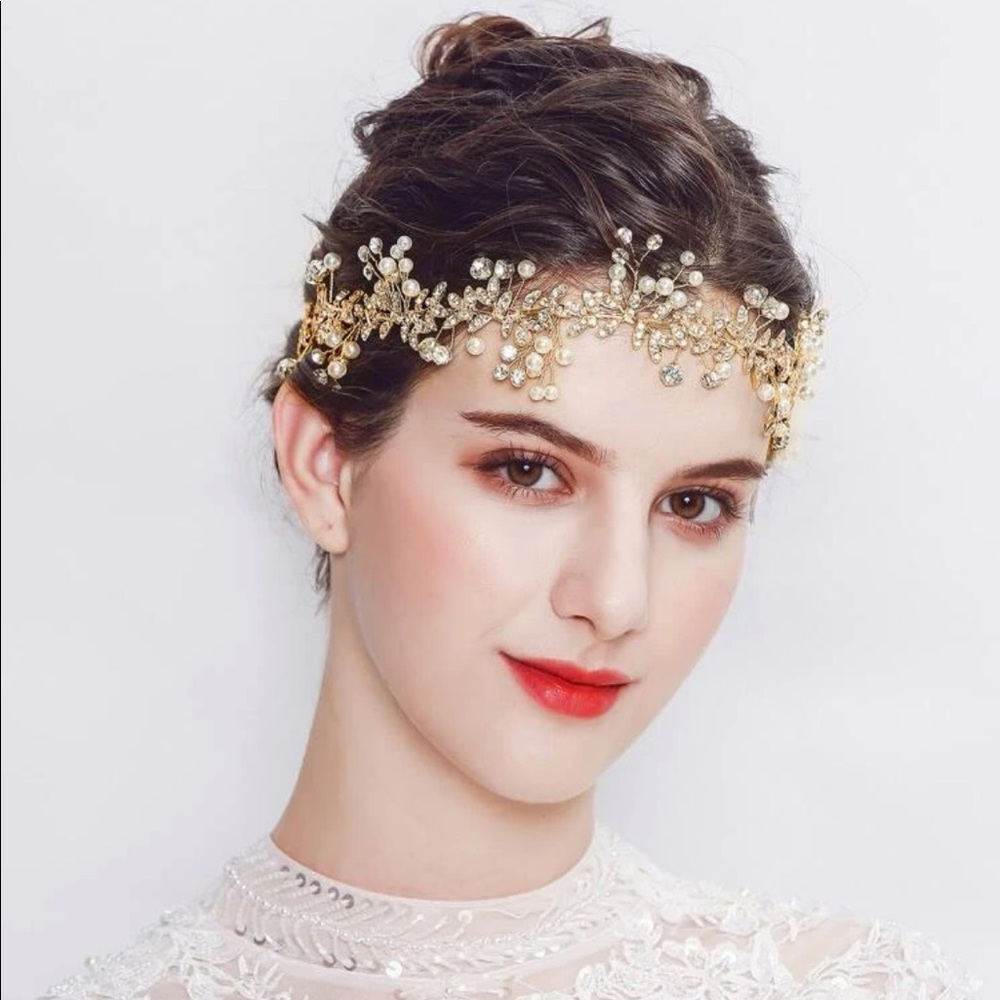 Rhinestones and faux pearl decor bridal hair band